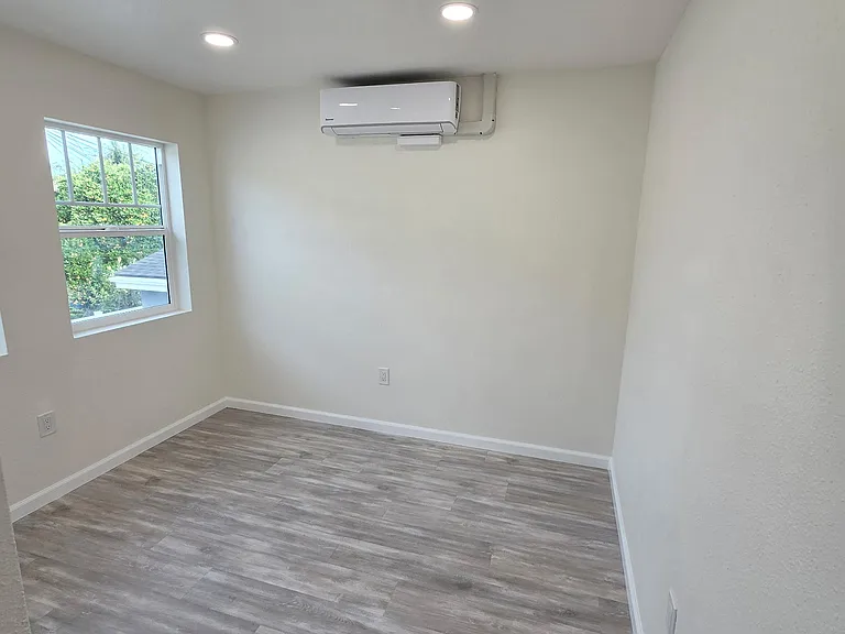 616 S Van Ness Ave #616D — Photo 7