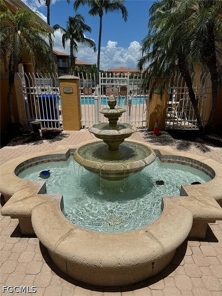 3 bed, 2.0 bath, 1287 sqft, $4,300 — Photo 4