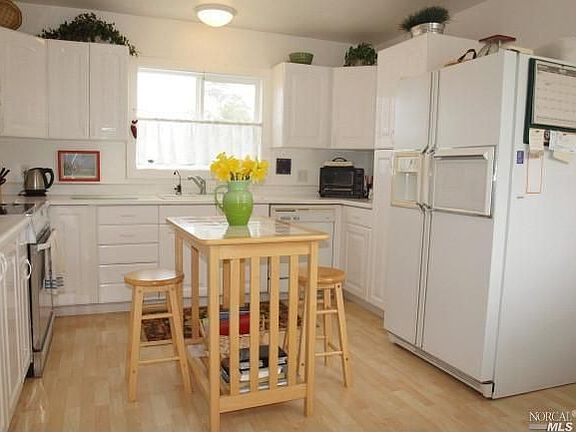 5th image of 2533 Acacia Ave