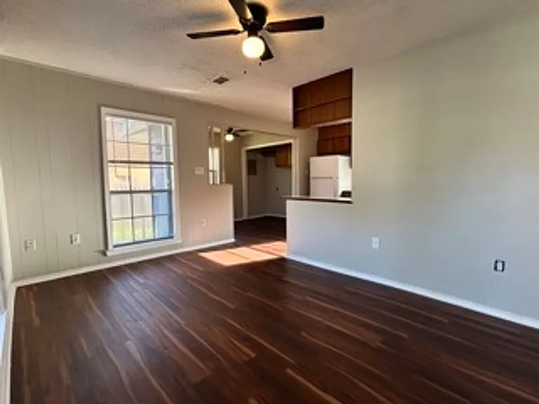 212 Lawler Ave — Photo 5