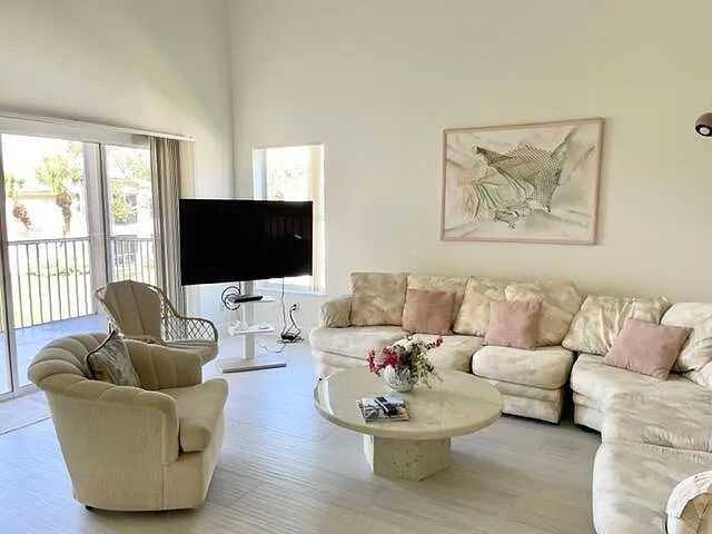 3008 Fairway Dr N — Photo 3