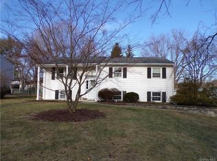20 Split Tree Dr, New Windsor, NY 12553