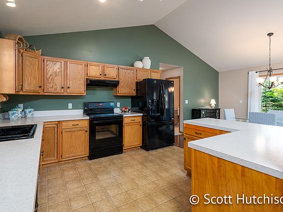 4th image of 9225 Dayton Oaks Ct NE