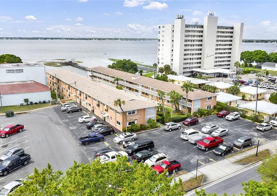 1st image of 2113 Lakeview Dr APT 2B