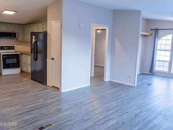 3rd image of 4217 Skyline Dr
