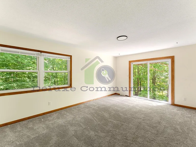 2660 Blackberry Ln NE — Photo 20