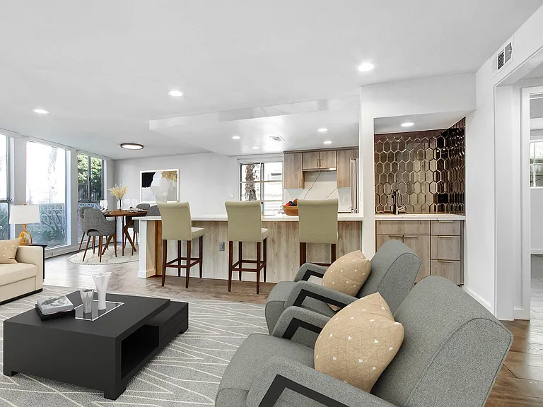 8430 De Longpre Ave — Photo 11
