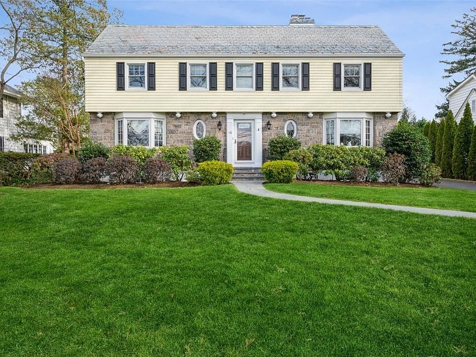 1st image of 10 Gedney Park Drive