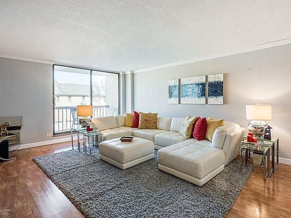 4th image of 501 W 24th Pl APT 201