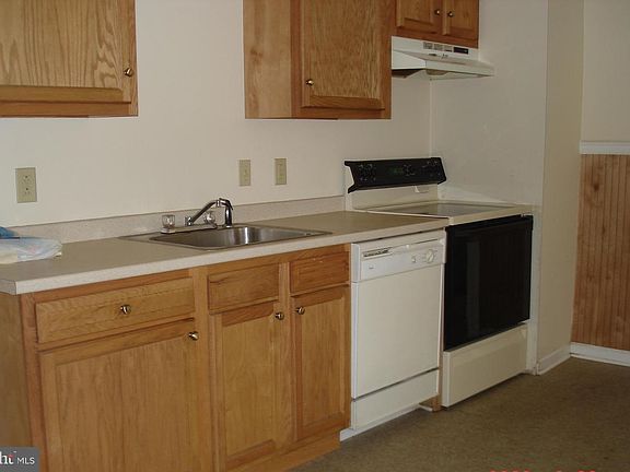 5th image of 151 Rosemont Ave