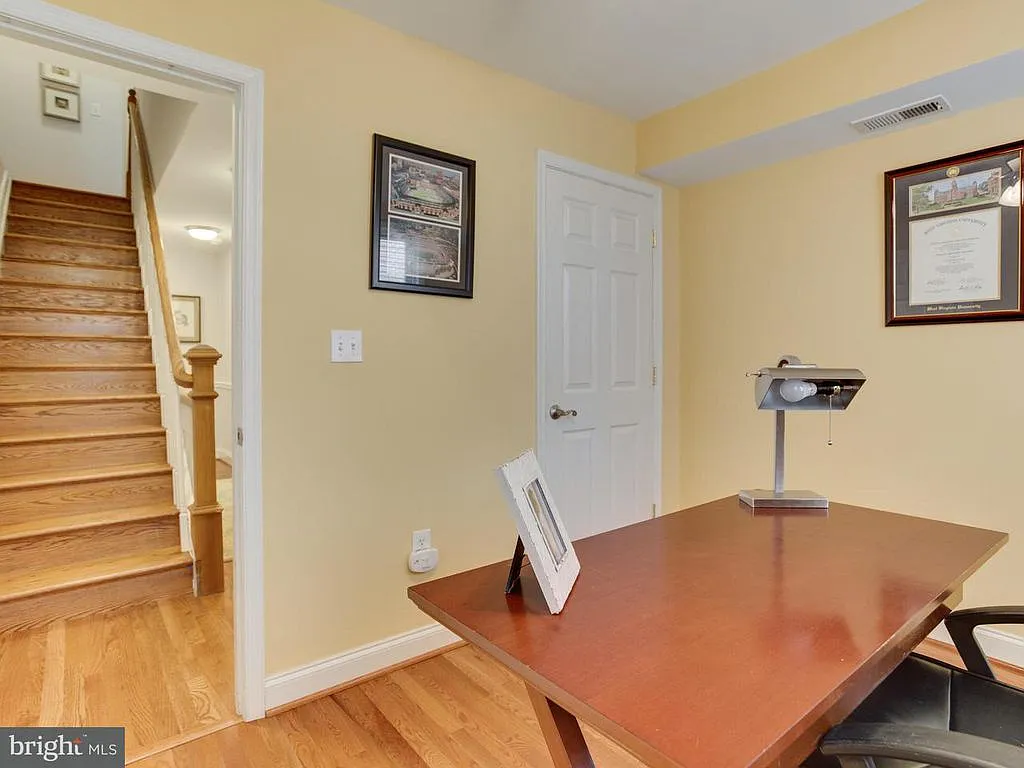 3 bed, 1704 sqft, $1,300 — Photo 4