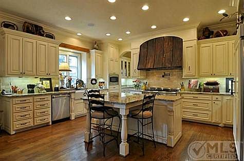 5th image of 3629 Normandy Ave