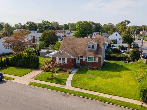 20 Hicksville Road, Westbury, NY 11590