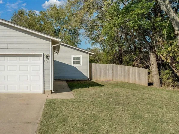 328 E Deer Creek Dr, Rose Hill, KS 67133