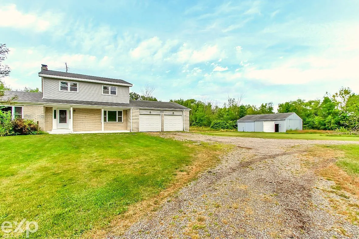 4985 Groveland Rd photo 1