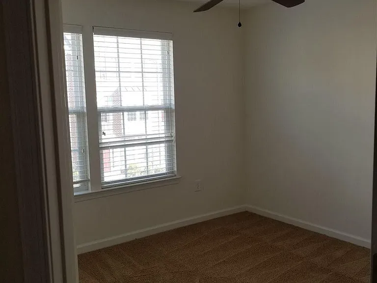 2442 Abington Dr — Photo 8