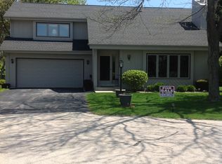 5390 S Amberwood Ln #39, Greenfield, WI 53221