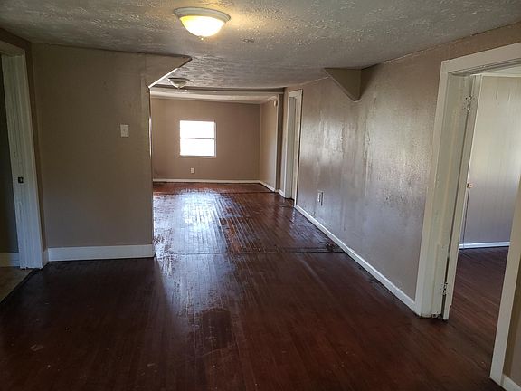 4th image of 1942 Barkins Ave