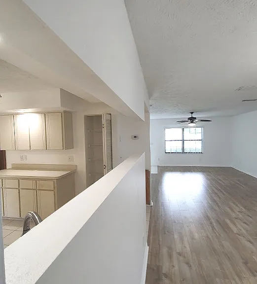 10571 SW 74th Ter — Photo 1