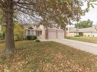 711 NW 42nd St, Blue Springs, MO 64015