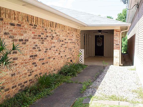 3rd image of 709 Montreal Dr
