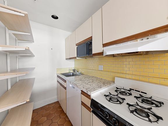 4th image of 4 W 90th St APT 1E
