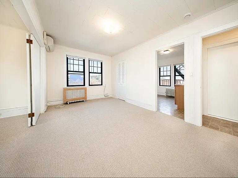 20-23 31st St #3 — Photo 3
