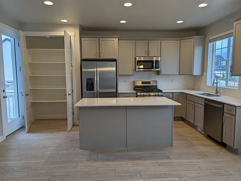 1407 N 3500 W — Photo 4