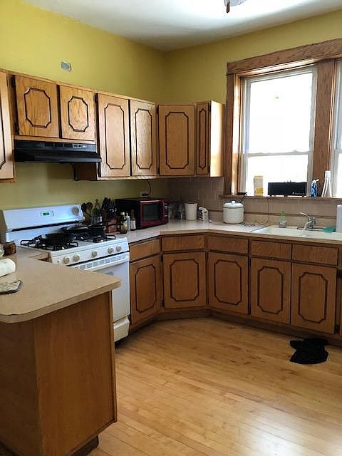 2nd image of 2109 N Sawyer Ave #1