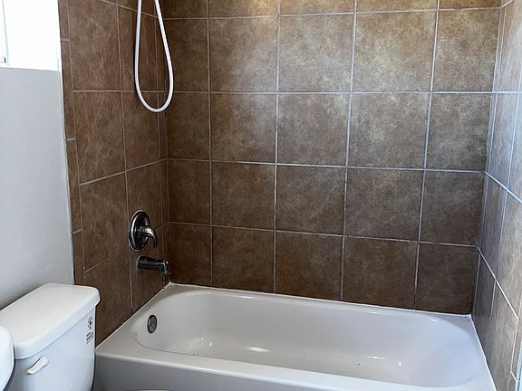 3rd image of 410 NW 36th St #202