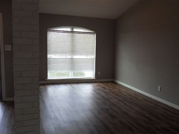 5th image of 1722 Rosemeade Cir