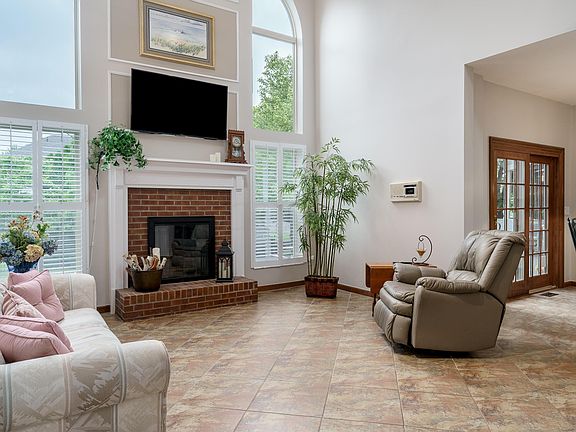 4th image of 6081 Dublinshire Dr