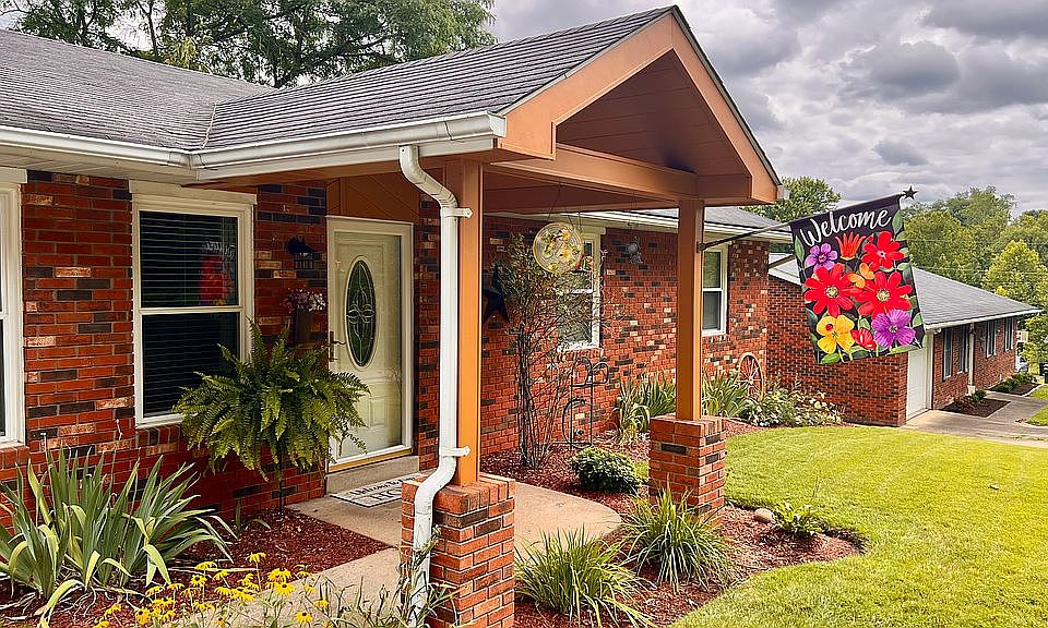 1st image of 597 Teakwood Dr
