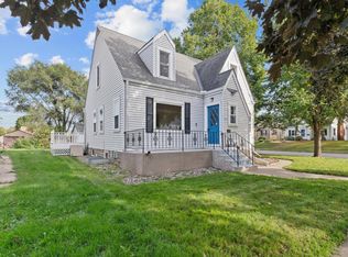 1114 Lane Pl, Saint Paul, MN 55106