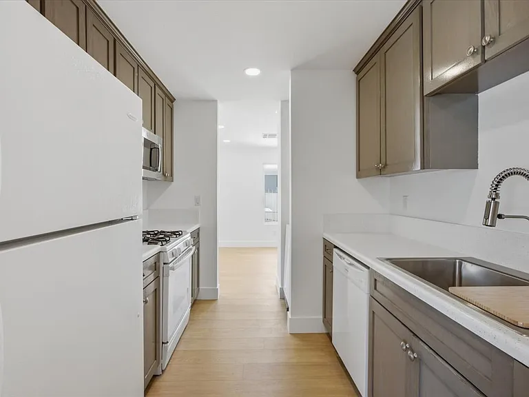 1040 W 165th Pl #1 — Photo 10