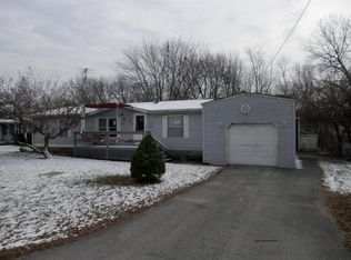 555 E Mary Ln, Godley, IL