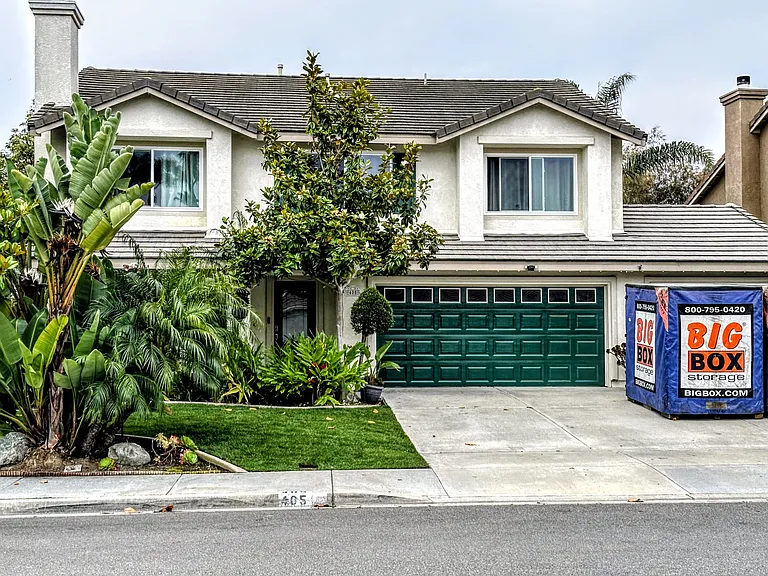 405 Lexington Cir — Photo 1