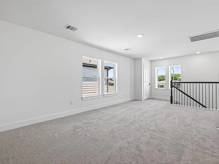 702 Sonfield Dr — Photo 40