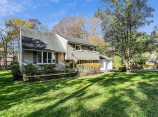 621 Wildwood Rd W, Northvale, NJ 07647