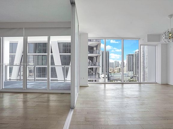 3rd image of 1040 Biscayne Blvd APT 2508