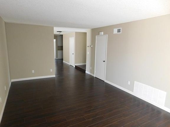 3rd image of 15433 Kinzie St