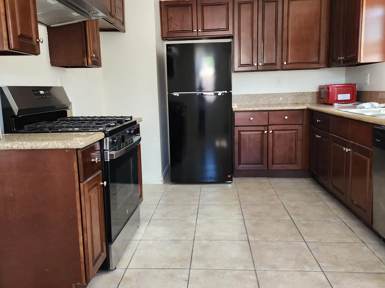 3 bed, 1400 sqft, $3,850 — Photo 3