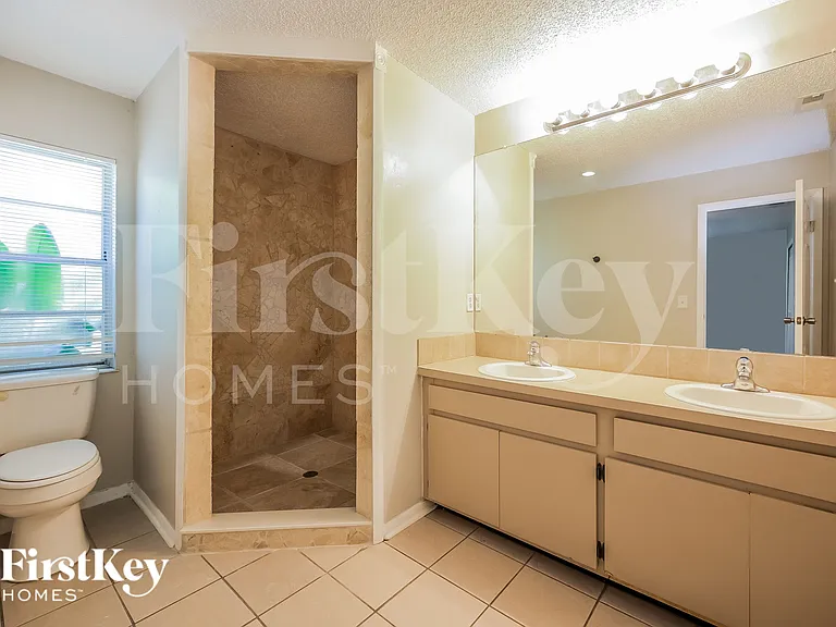 727 SE 9th Pl — Photo 14