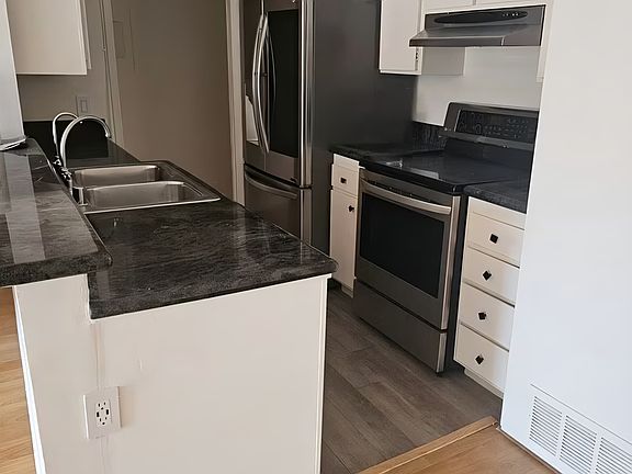 4th image of 1517 E Garfield Ave APT 48