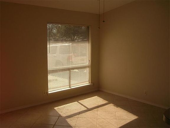 3rd image of 104 W Starling Dr