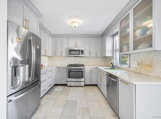 36 Brian St, New Hyde Park, NY 11040