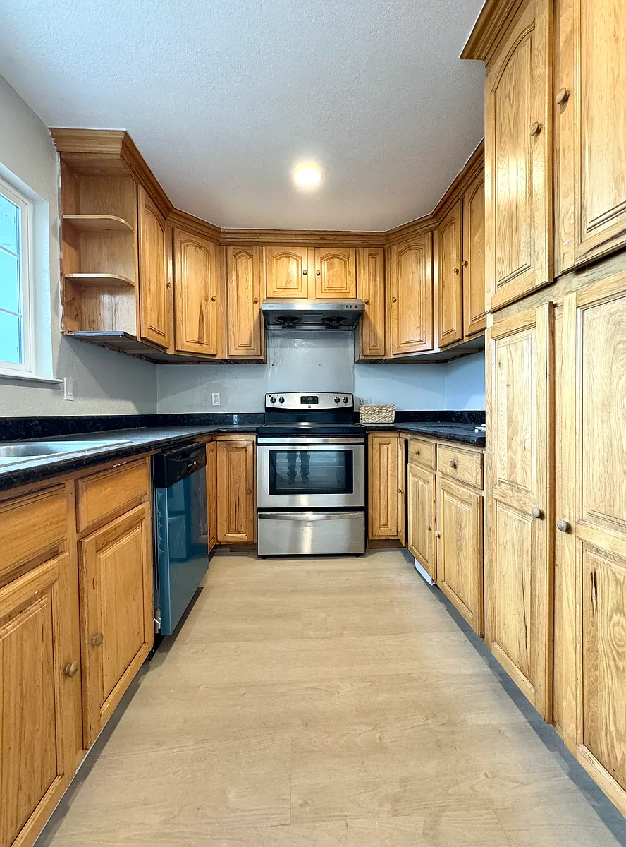 Building Photo - 460 Tanfield Ln