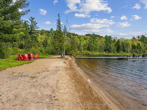 3rd image of 1823 Livingstone Lake Rd