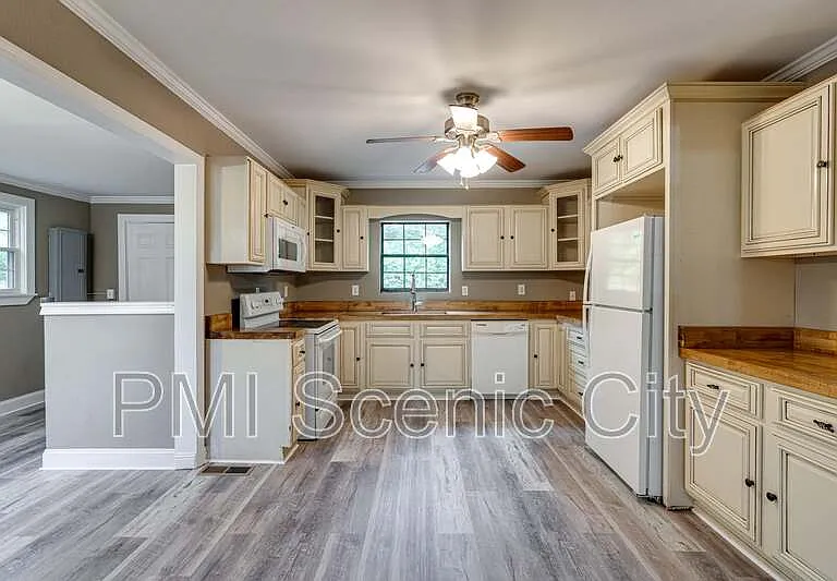 4717 Beverly Kay Dr — Photo 11