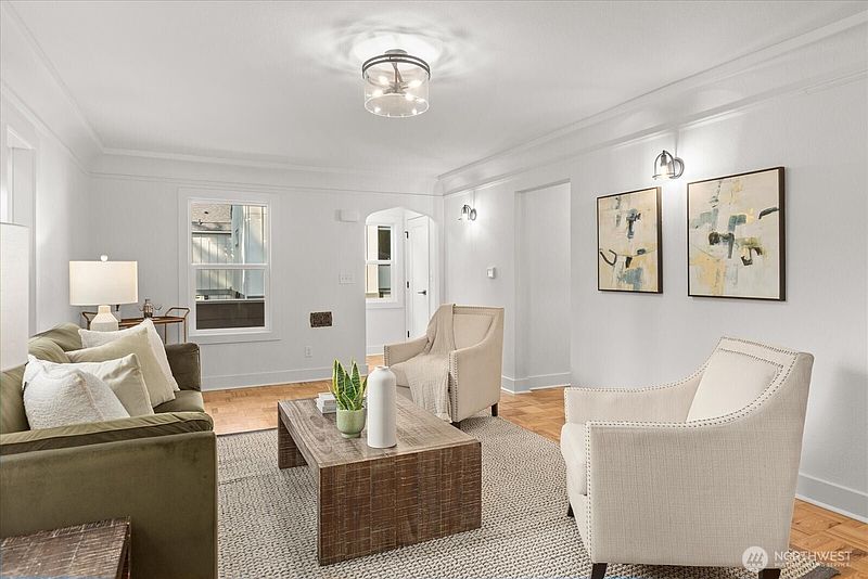 4th image of 10322 Ashworth Avenue N